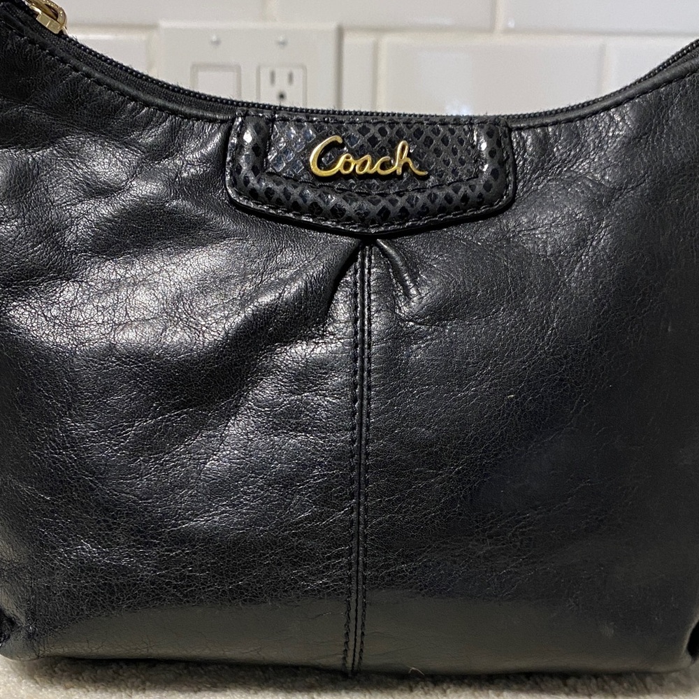 Vintage Coach Black Leather Crossbody bag with Gold Accents - Picture 2 of 9